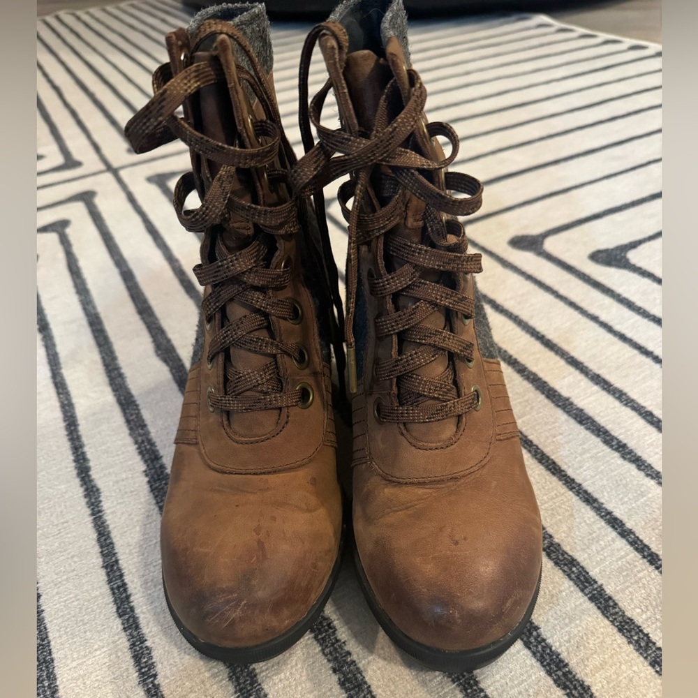 Sorel Joan of Arctic tobacco wedge size 9
